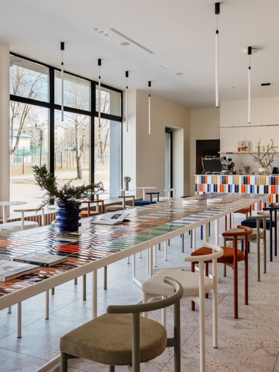 长桌与吧台的联系 / Communal table and bar