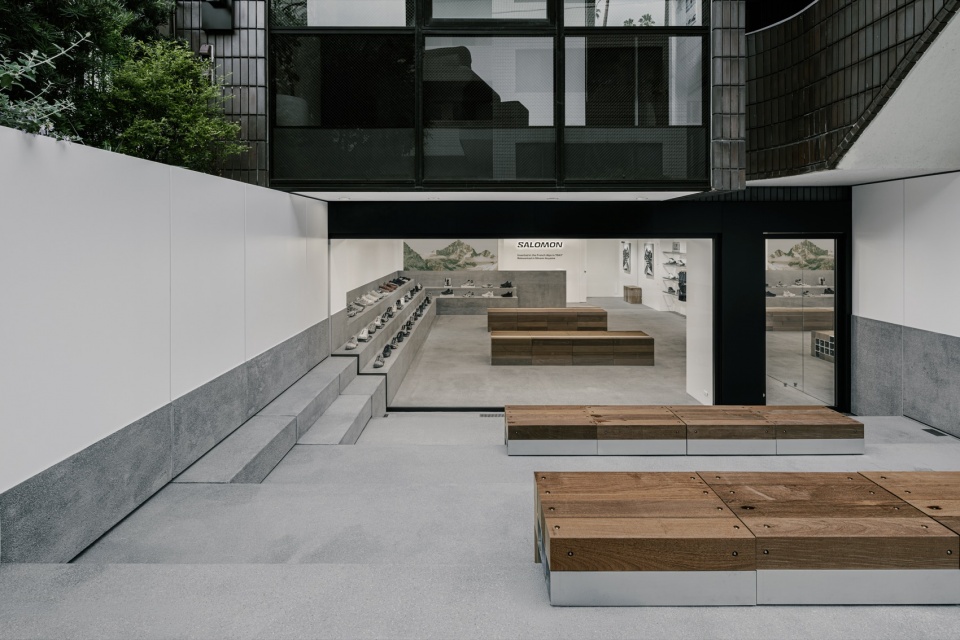 延续街巷的入口 / Entrance continuing the alley