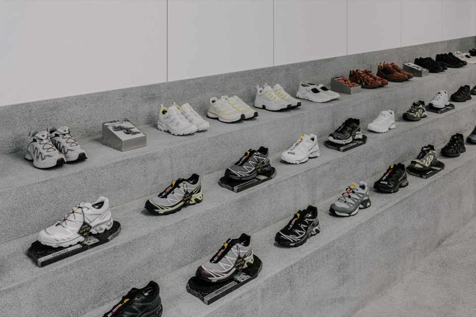 颗粒感的产品陈列面 / Textured product display surfaces