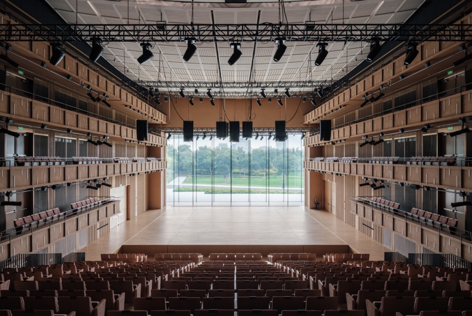 镜厅与公园景观,Open Stage and the park landscape