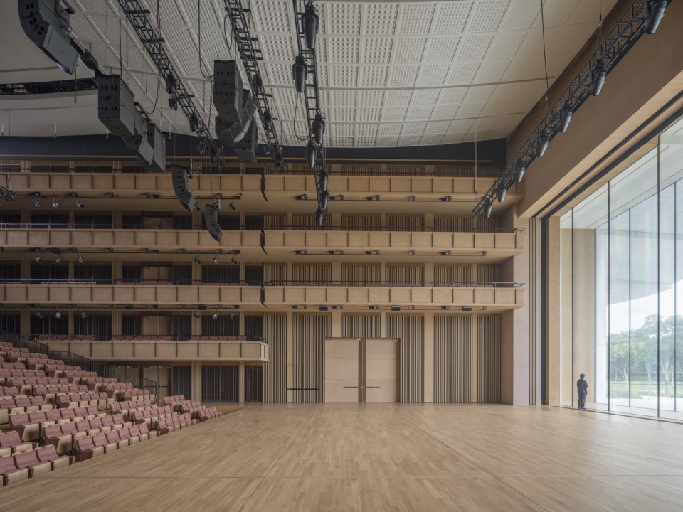 镜厅舞台与可变空间,Open Stage and its adaptable performance space