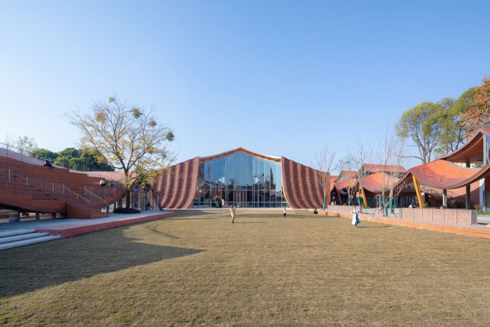 建筑主立面视角 / Main facade