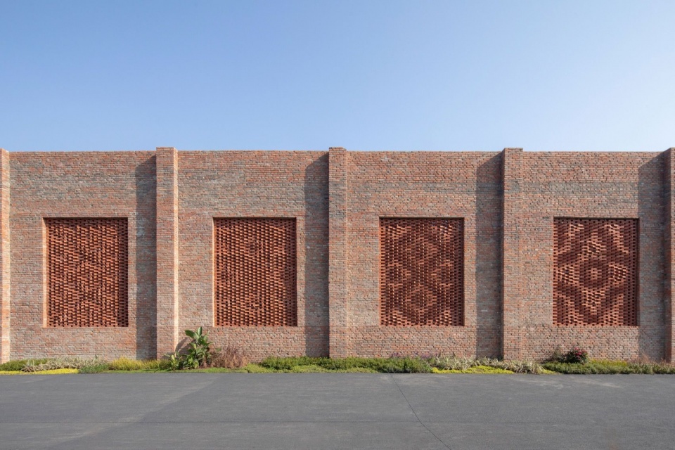 建筑外立面视角 / Building exterior