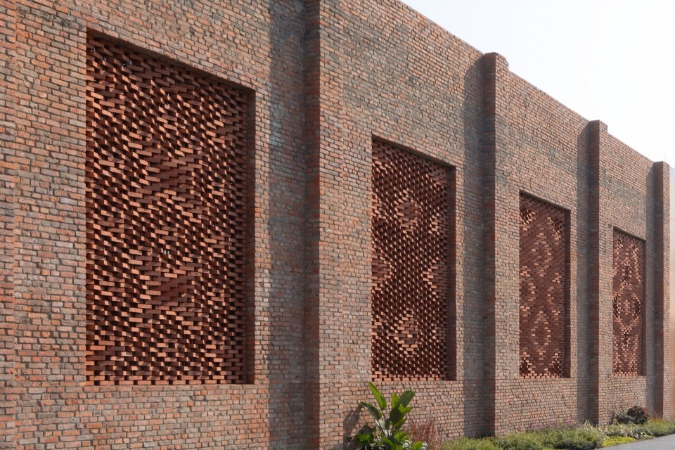 建筑外立面视角 / Building exterior