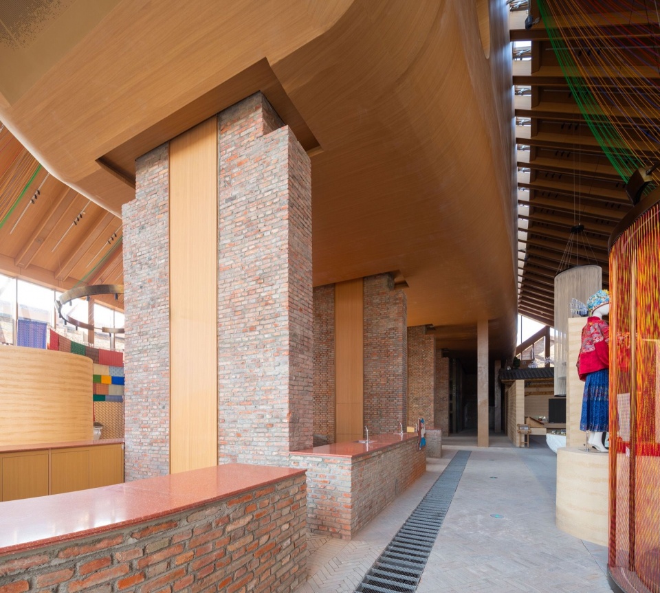 首层展区视角 / Ground-floor exhibition area
