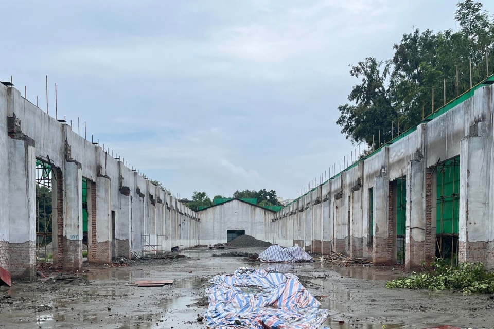 原始照片 / Existing factory interior