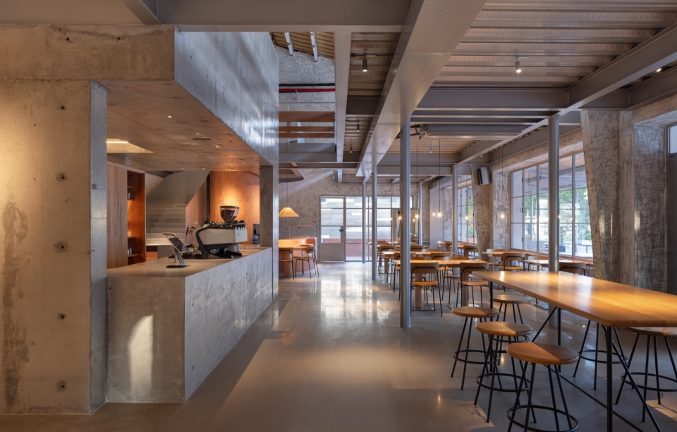 更新后的大空间 / The renewed interior