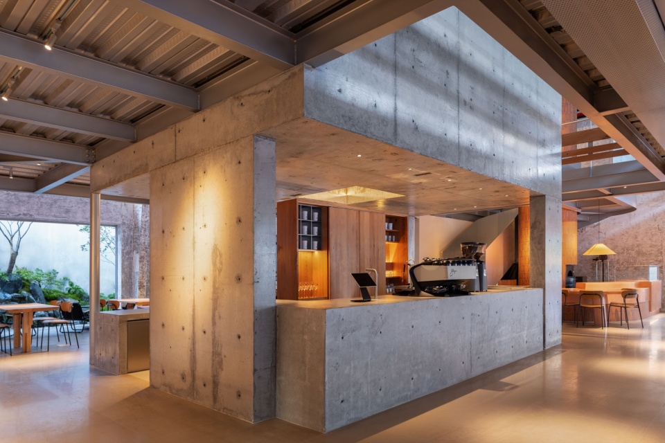 环形混凝土吧台 / The concrete bar counter
