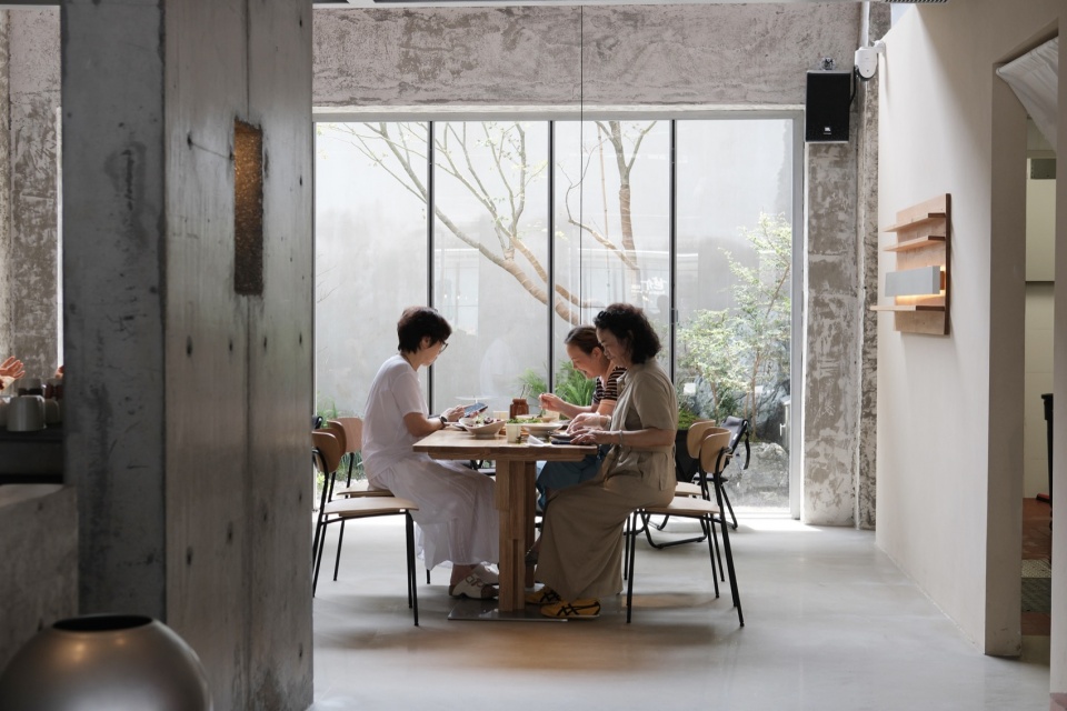 窗边的日常生活 / Everyday life by the window