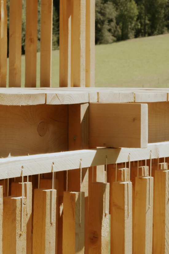 悬挂木条与扶手细部 / Suspended timber and handrail detail
