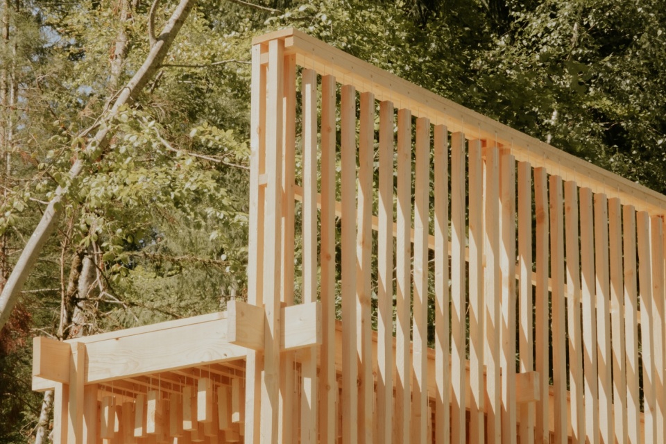 木构墙与扶手 / Timber wall and handrail