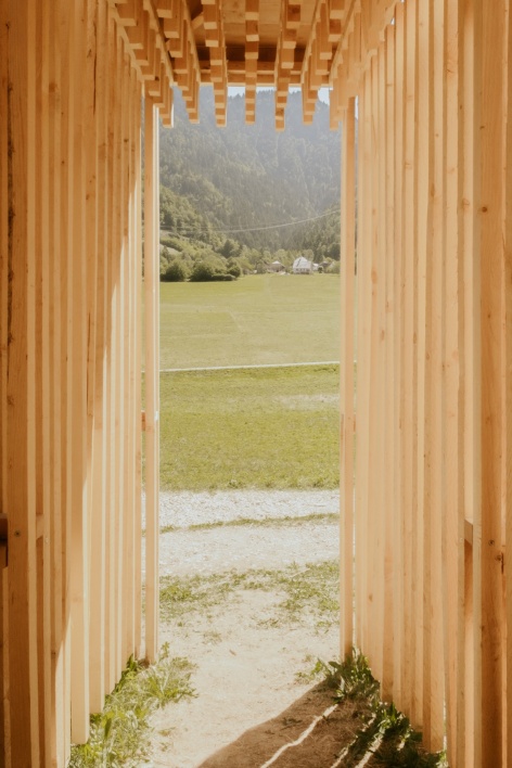 木条间的风景 / Landscape framed by timber
