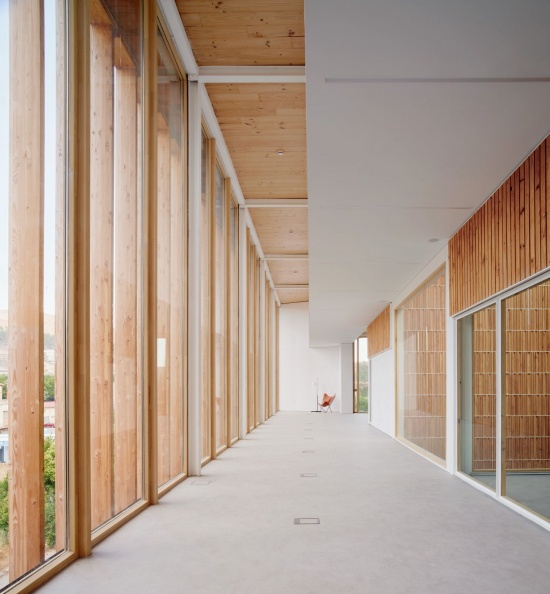 沿立面展开的空间,Space along the facade