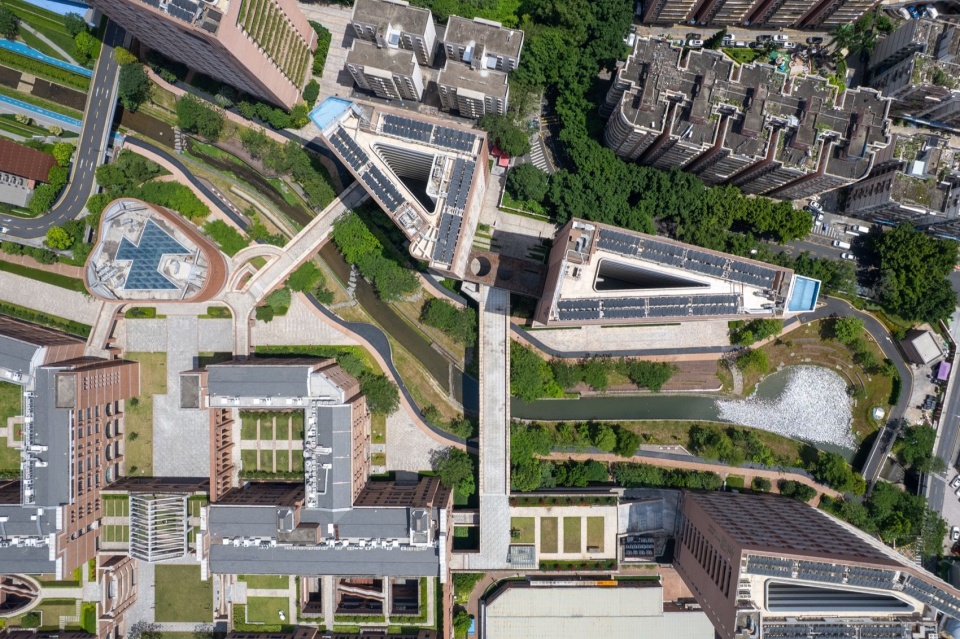 改造后河道融入校园之中,The Watercourse Reintegrated into the Campus After Renovation