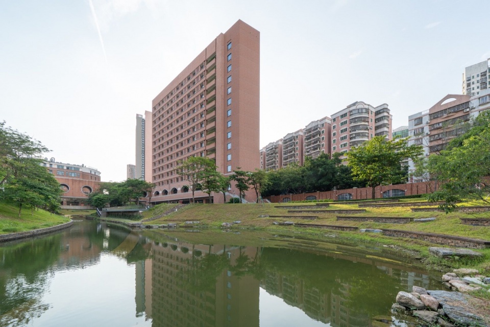 拓宽河道端部,形成“湖面空间”,Widening the Watercourse to Create a Lake-Like Space