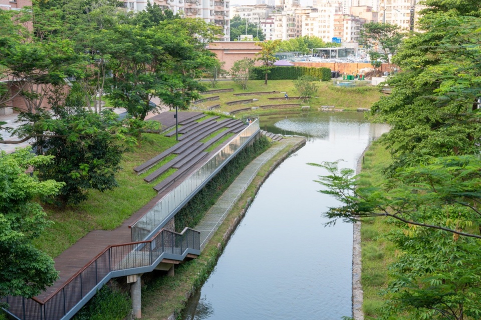 拓宽河道端部,形成“湖面空间”,Widening the Watercourse to Create a Lake-Like Space