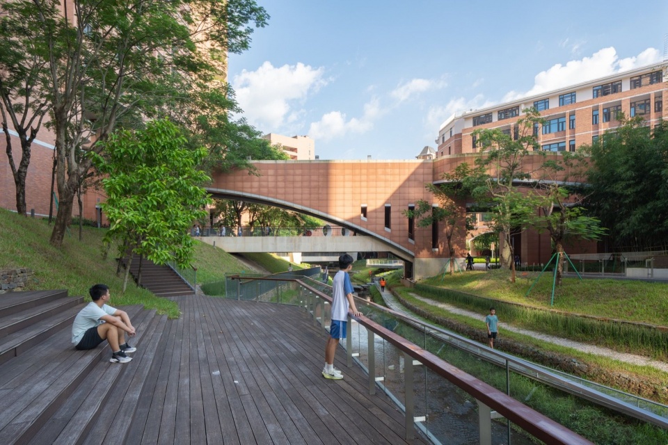 河道成为校园日常生活场景,The Watercourse as Part of Everyday Campus Life