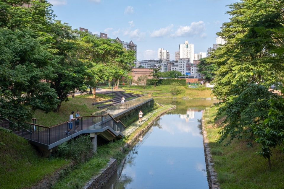 河道成为校园日常生活场景,The Watercourse as Part of Everyday Campus Life