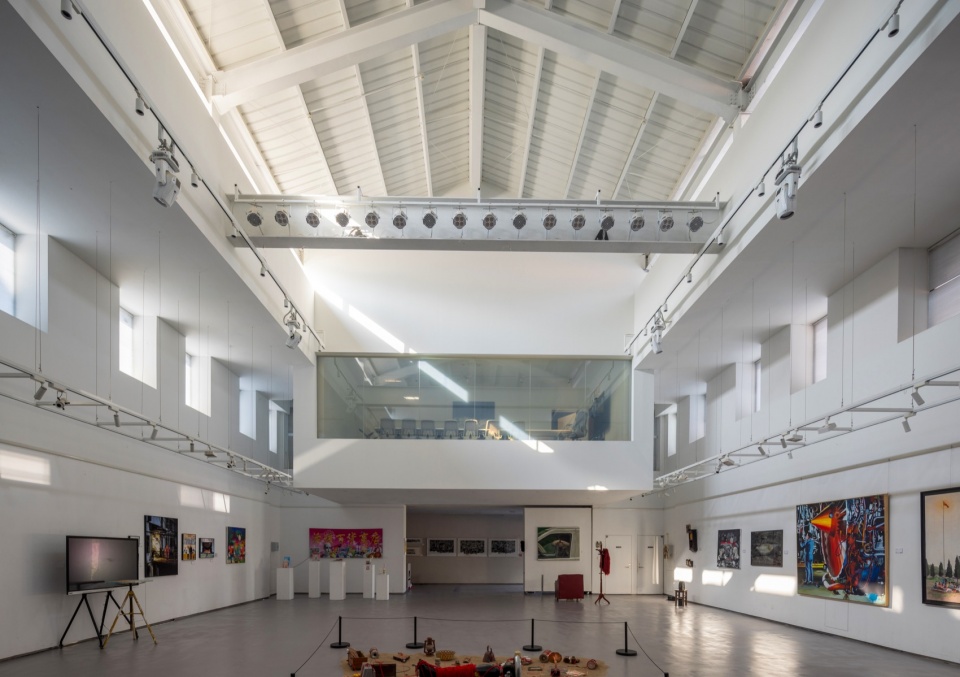 展示区艺术中心方厅室内 / Interior of the square hall in the art center