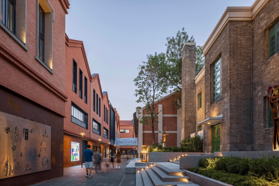 A区校园内街夜景 / Evening view of the campus lane in Zone A