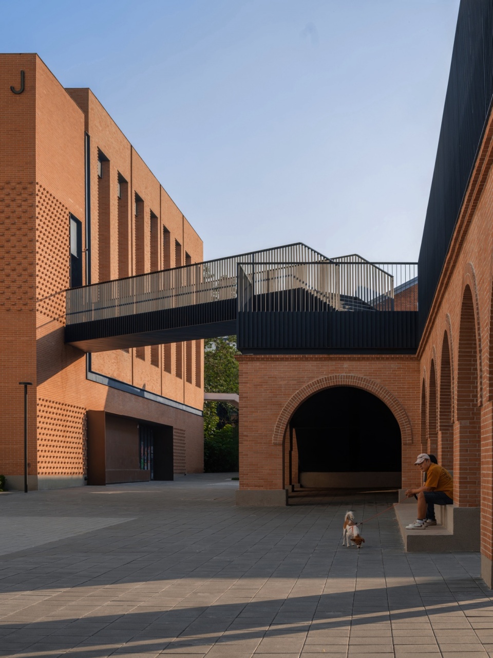 J栋与拱形连廊 / Building J and the arched walkway