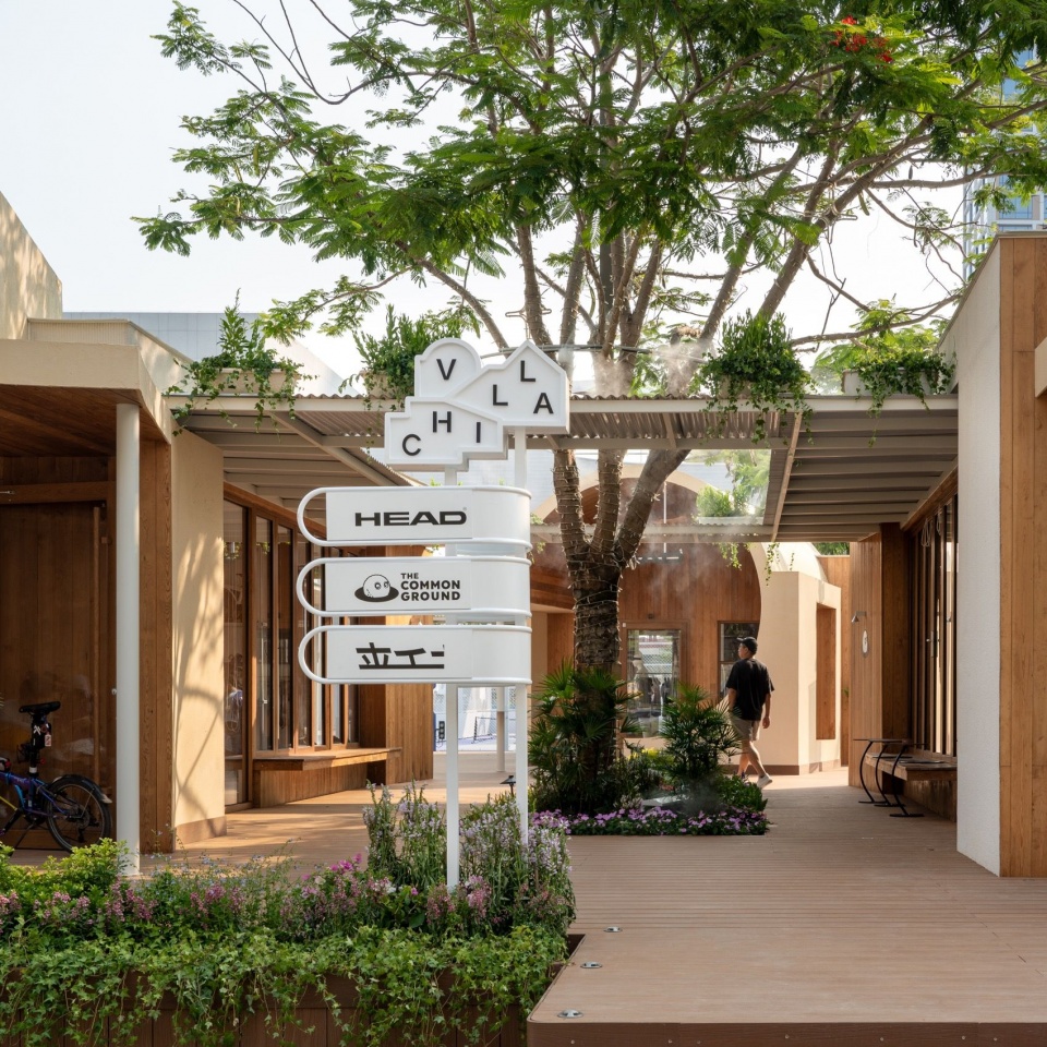 树旁的街区入口,Entrance beside the tree