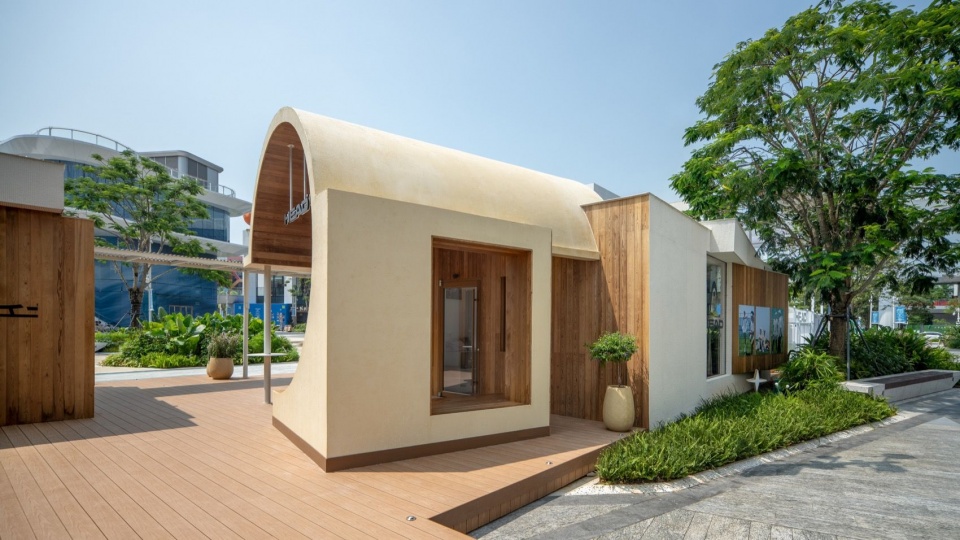 弧形界面的商业盒子,Commercial box with a curved frontage