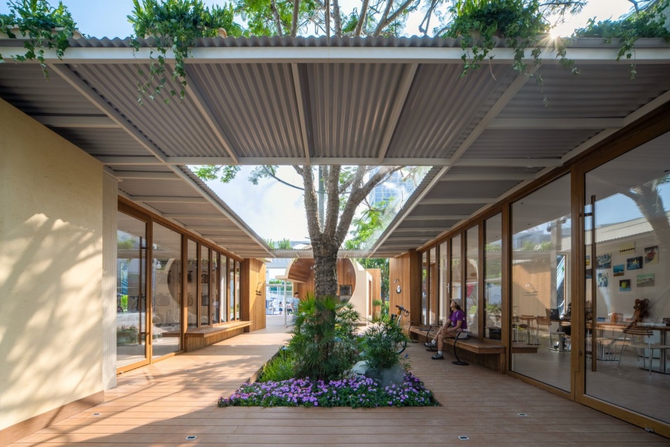 围绕树展开的廊架,Pergolas around the tree
