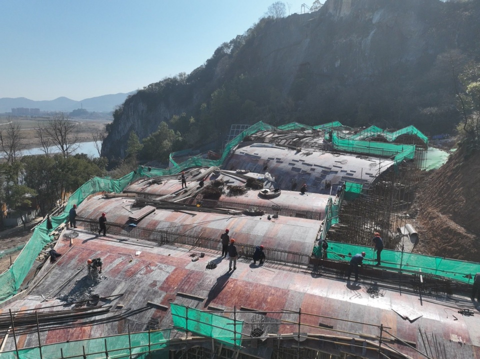 连续拱屋面建造中01