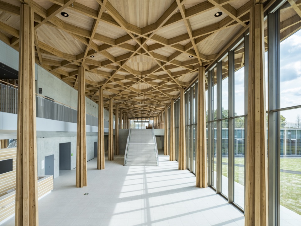 缘日通高空间与大楼梯 / the En-nichi hall and the grand stair