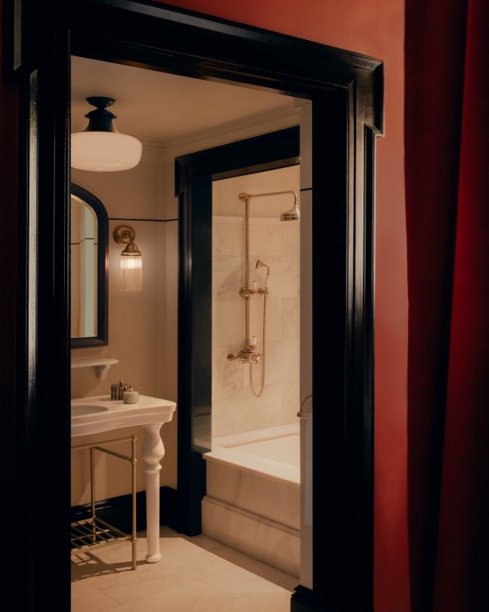 套房浴室 / Suite bathroom