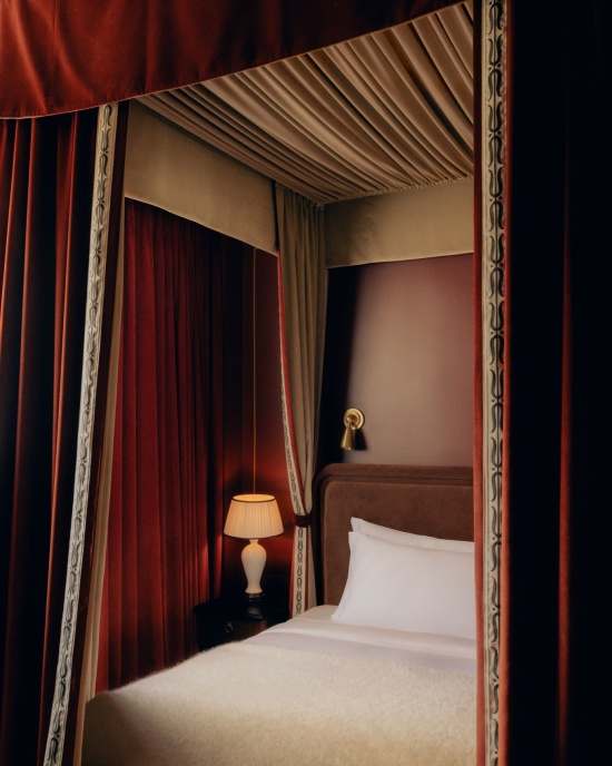 床帷细节 / Bed canopy detail