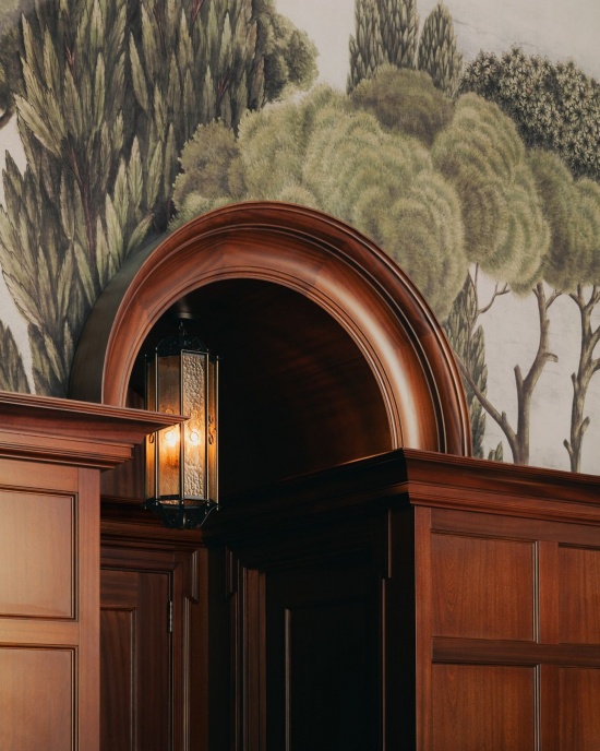 壁画与木作细节 / Mural and joinery details