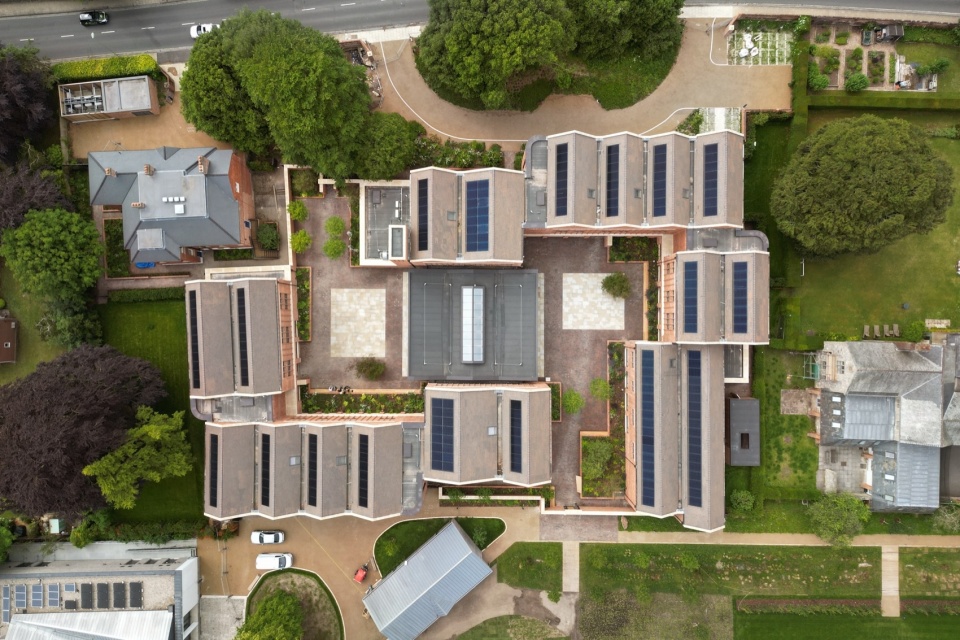 屋顶与庭院布局俯瞰, Overhead view of roofs and courtyards