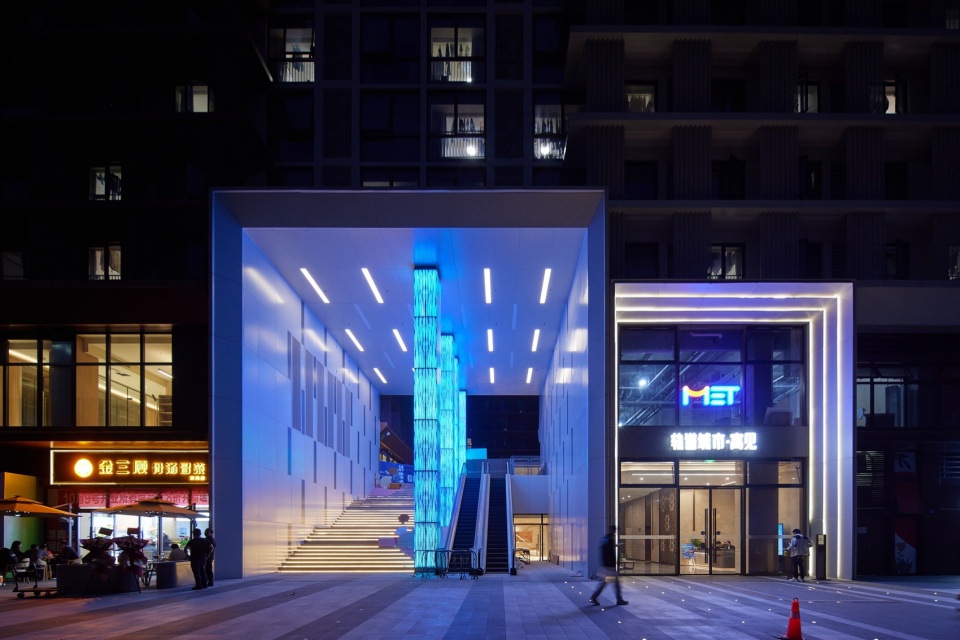 保租房楼栋入口 / Rental housing building entrance at night