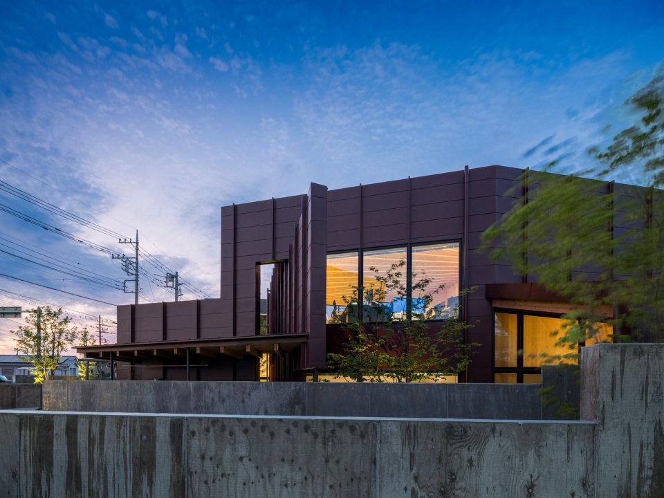 黄昏外观 / Exterior at dusk