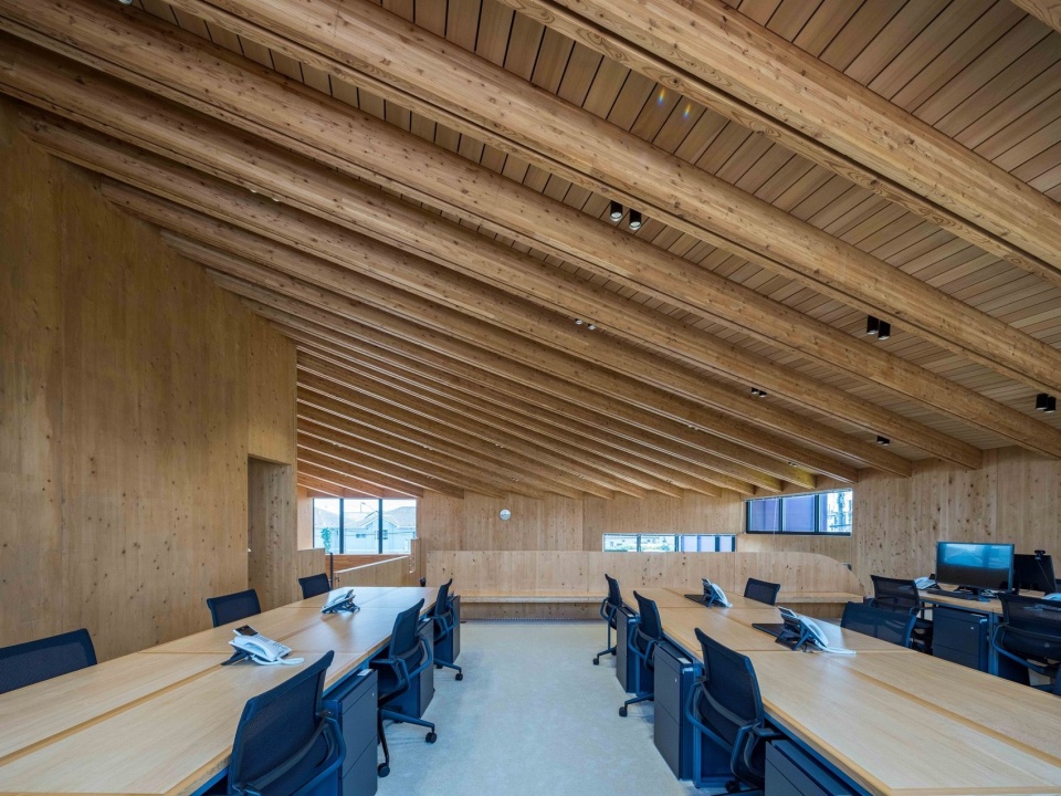 办公空间的木结构 / Timber structure of the office