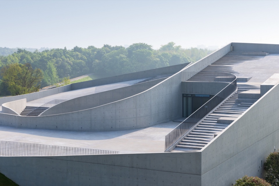 可漫游的屋面与坡道, Walkable roof surfaces and ramps